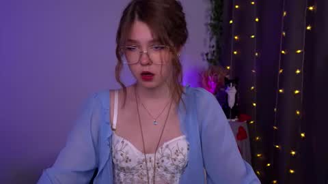 Snapshot of lisa_roses chatting on November 2025 10:57:02 PM Lisa online show from November 2025 10:57:02 PM