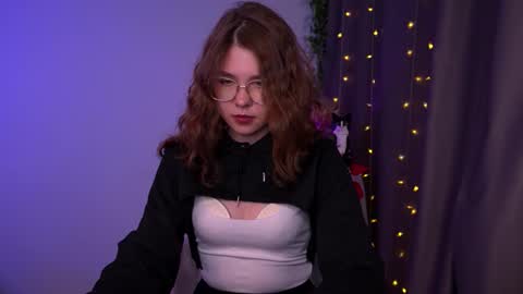 Snapshot of lisa_roses chatting on December 2025 09:00:01 PM Lisa online show from December 2025 09:00:01 PM