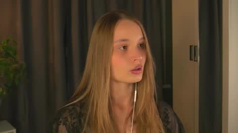 Elisabeth or Lisa online show from September 2025 08:13:01 PM