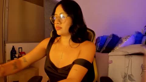 Lisa Thompson online show from November 2025 12:16:02 AM