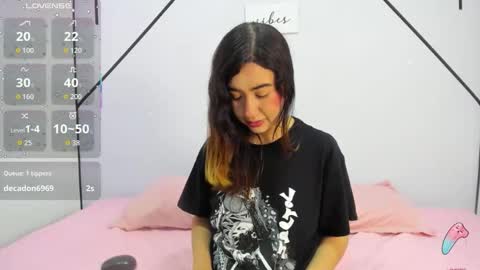 lisa white  online show from November 2025 12:59:01 PM