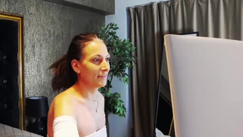 Snapshot of lisacroft chatting on February 2025 05:58:01 AM lisacroft online show from February 2025 05:58:01 AM