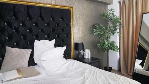 Snapshot of lisacroft chatting on February 2025 01:02:01 PM lisacroft online show from February 2025 01:02:01 PM