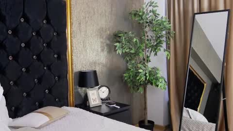 Snapshot of lisacroft chatting on February 2025 06:15:02 AM lisacroft online show from February 2025 06:15:02 AM