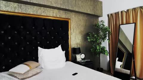 Snapshot of lisacroft chatting on February 2025 12:25:02 PM lisacroft online show from February 2025 12:25:02 PM