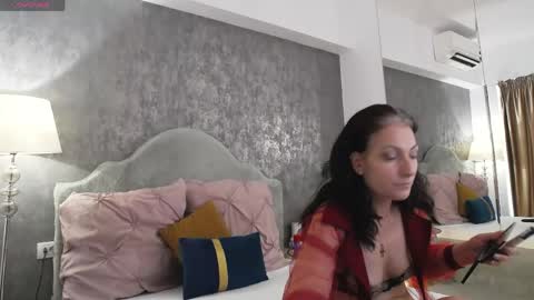 lisacroft online show from June 2026 06:37:02 AM