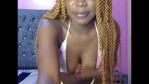 Snapshot of lisah22_ chatting on April 2026 06:41:01 AM Lisah online show from April 2026 06:41:01 AM