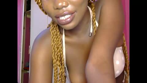 Snapshot of lisah22_ chatting on April 2026 07:15:02 AM Lisah online show from April 2026 07:15:02 AM