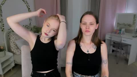 Lisa blonde  Alisa brunette online show from April 2026 09:12:01 PM