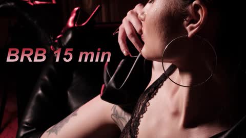 Snapshot of lisamooore chatting on October 2025 04:31:02 AM Lisa Moore online show from October 2025 04:31:02 AM