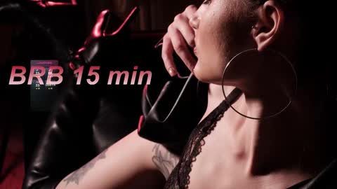 Lisa Moore online show from November 2025 03:50:01 AM