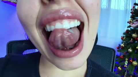 Lisbet online show from December 2024 10:02:02 PM