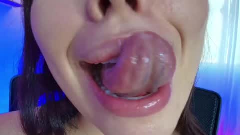 Lisbet online show from January 2025 10:05:01 PM