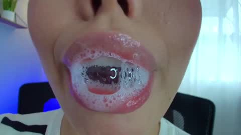 Lisbet online show from February 2025 07:10:01 PM