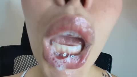 Lisbet online show from November 2025 07:16:02 PM