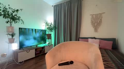 Snapshot of liss_n_gloss chatting on May 2026 07:09:01 PM Lisa online show from May 2026 07:09:01 PM