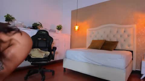 L I S S A  online show from February 2025 01:59:01 PM