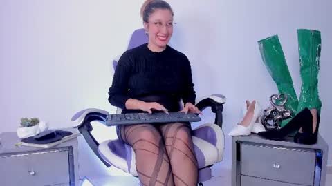 Lissa Kim online show from July 2026 04:09:02 PM