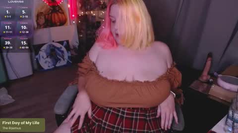 Lissa online show from October 2025 03:43:01 PM