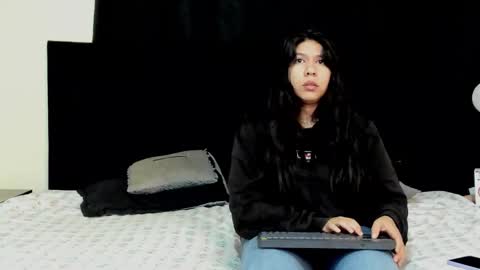 Natalia and alejandro online show from October 2025 10:34:02 AM