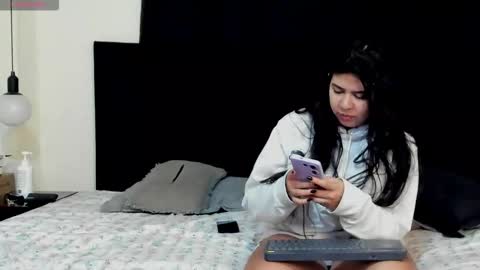Natalia and alejandro online show from November 2025 10:47:02 AM