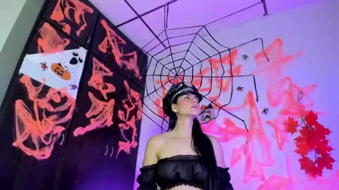 Lis  online show from October 2025 07:02:01 PM