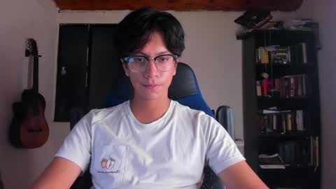 Snapshot of literateboy chatting on June 2026 01:40:01 AM Literateboy online show from June 2026 01:40:01 AM