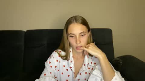 LUNA online show from October 2025 06:50:01 PM