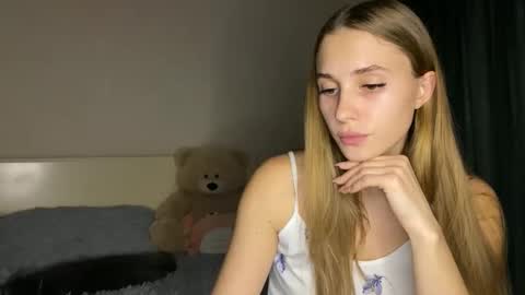 LUNA online show from October 2025 08:00:02 PM