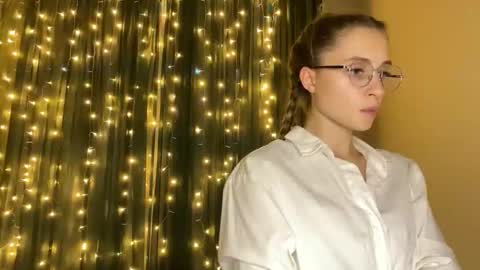 LUNA online show from November 2025 06:07:01 PM