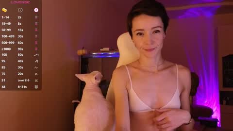 Alisa online show from December 2025 09:31:02 PM