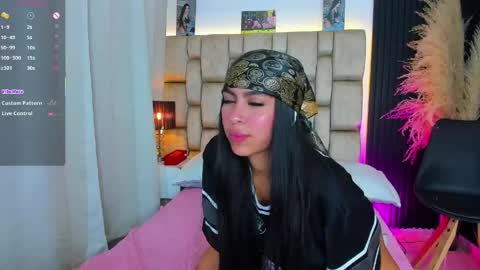 Sophie ---- connected from 1400 to 2100 Colombia time online show from May 2026 08:06:02 PM