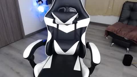 Snapshot of little_amy__ chatting on October 2025 12:18:01 AM Amelie online show from October 2025 12:18:01 AM