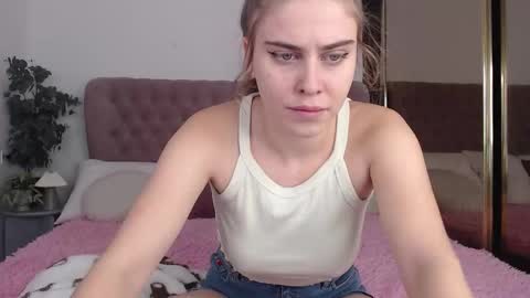 Snapshot of little_cu1tie chatting on November 2025 08:14:01 AM Margo online show from November 2025 08:14:01 AM