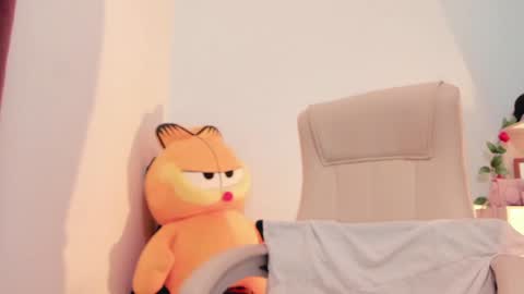 Help me reach 100 likes online show from February 2025 10:13:01 PM