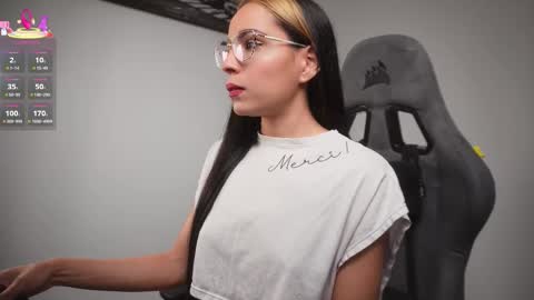 Help me reach 100 likes online show from November 2025 07:14:01 PM