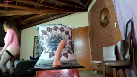 Izzi online show from February 2025 08:41:02 PM