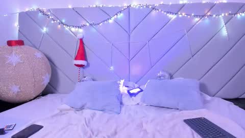 little_kris1 online show from November 2025 12:26:01 PM