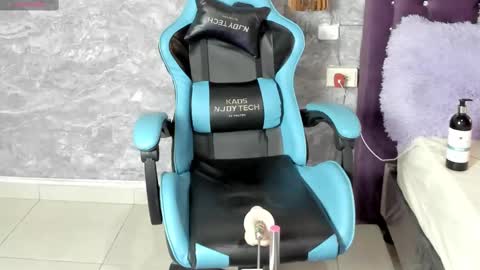 Lili online show from January 2025 09:02:01 PM