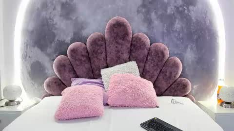 little_melanie online show from June 2026 02:37:02 PM