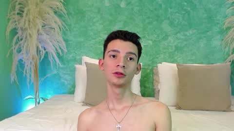 Snapshot of little_twiink chatting on January 2025 07:37:01 PM Juan Ferrer online show from January 2025 07:37:01 PM