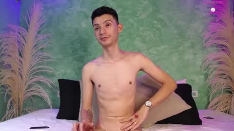 Snapshot of little_twiink chatting on March 2025 05:54:02 PM Juan Ferrer online show from March 2025 05:54:02 PM