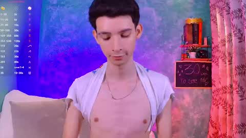 Snapshot of little_twiink chatting on September 2025 04:59:02 AM Juan Ferrer online show from September 2025 04:59:02 AM