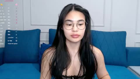 Snapshot of little_v1rgin_angel chatting on April 2026 09:33:02 AM Kwan online show from April 2026 09:33:02 AM