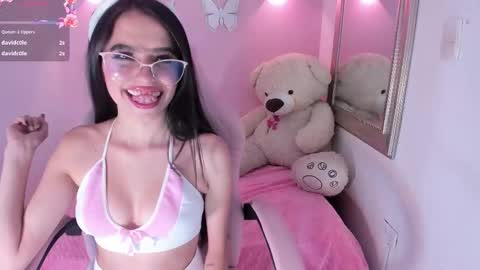 Snapshot of littlearii chatting on September 2025 07:08:02 PM Ari online show from September 2025 07:08:02 PM