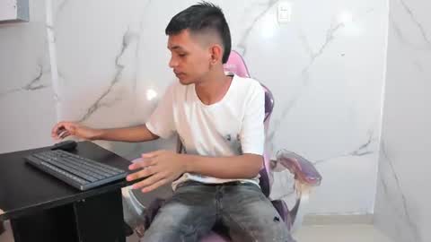 Snapshot of littlecum18 chatting on June 2026 11:58:02 AM Pipe online show from June 2026 11:58:02 AM