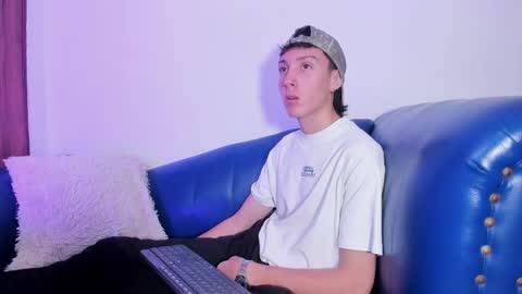 Snapshot of littledanny_ chatting on April 2026 02:10:01 PM DANNY online show from April 2026 02:10:01 PM