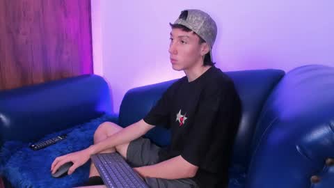 Snapshot of littledanny_ chatting on April 2026 03:50:01 PM DANNY online show from April 2026 03:50:01 PM