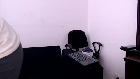 Manu online show from September 2025 07:58:02 PM