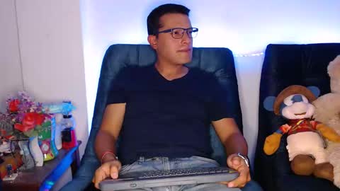 Snapshot of littledicklatin chatting on March 2026 03:45:02 AM Manu online show from March 2026 03:45:02 AM